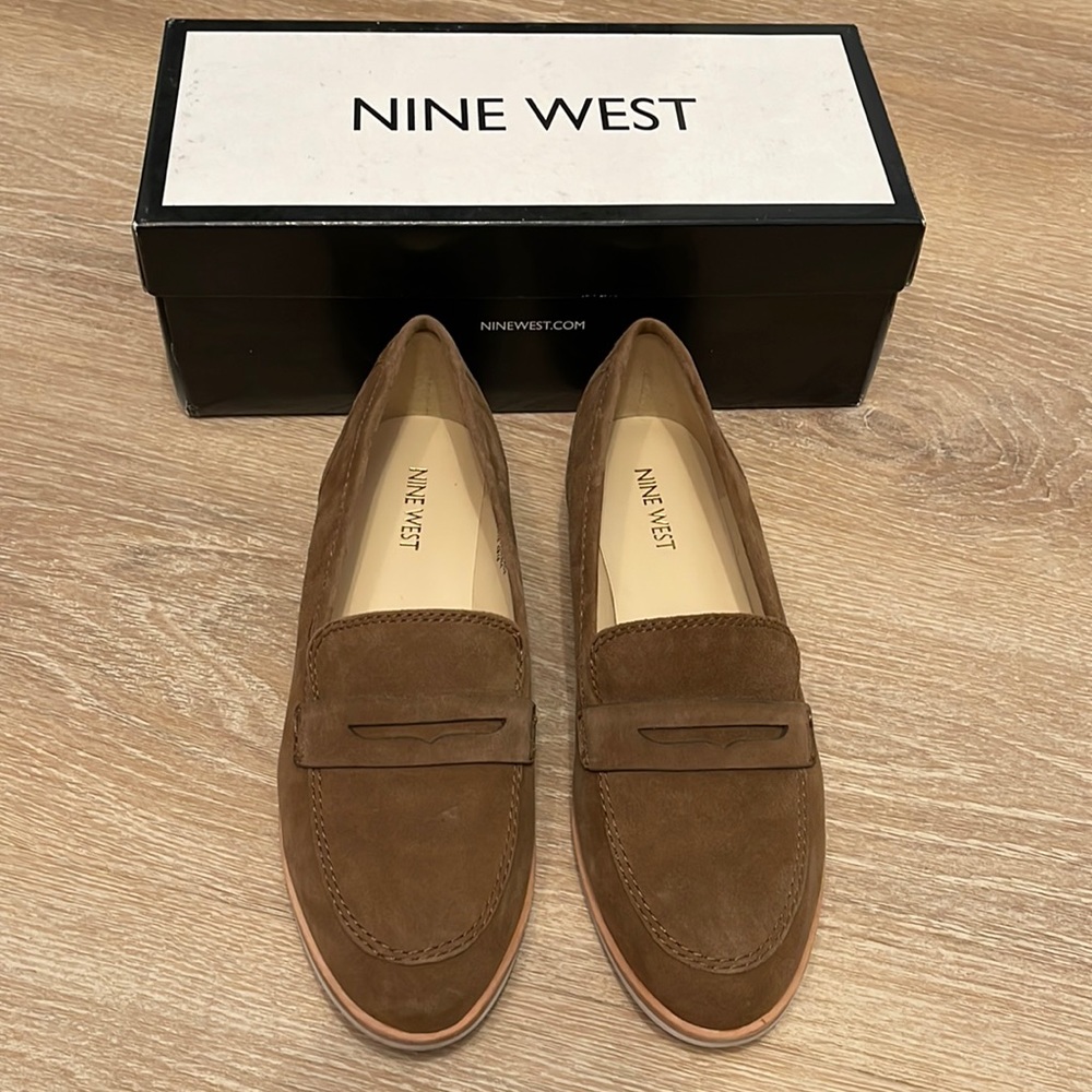 LIKE NEW Nine West Leather suede Loafers size 8M